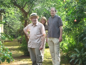 im Garten vor dem Haus