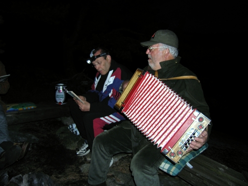 Gesang am Grillplatz